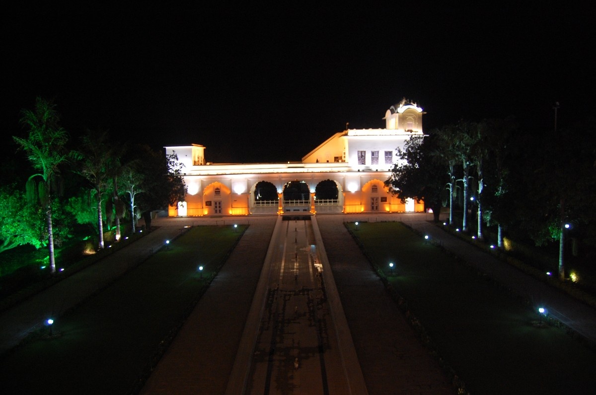 PinjoreGarden_Facadelighting1